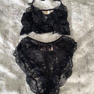 Victoria's Secret - Vintage Lingerie Black Lace Camie Top and Panty - size P
